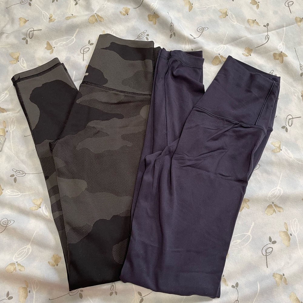 BUNDLE! Lightly worn leggings. Two aerie leggings size xs. Great condition!